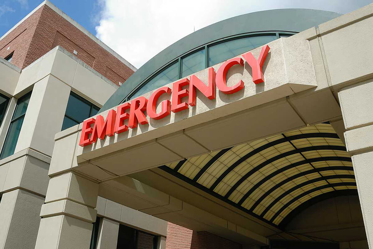 Exterior entrance of a generic emergency room.