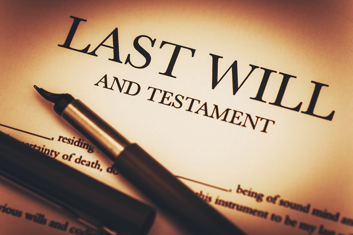Document titled Last Will and Testament with a fountain pen.